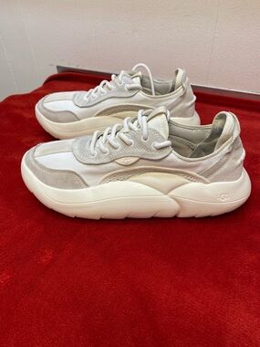 UGG LA CLOUD LOW TRAINER WHITE  GRAY SNEAKERS SHOES WOMENS SIZE US 9.5